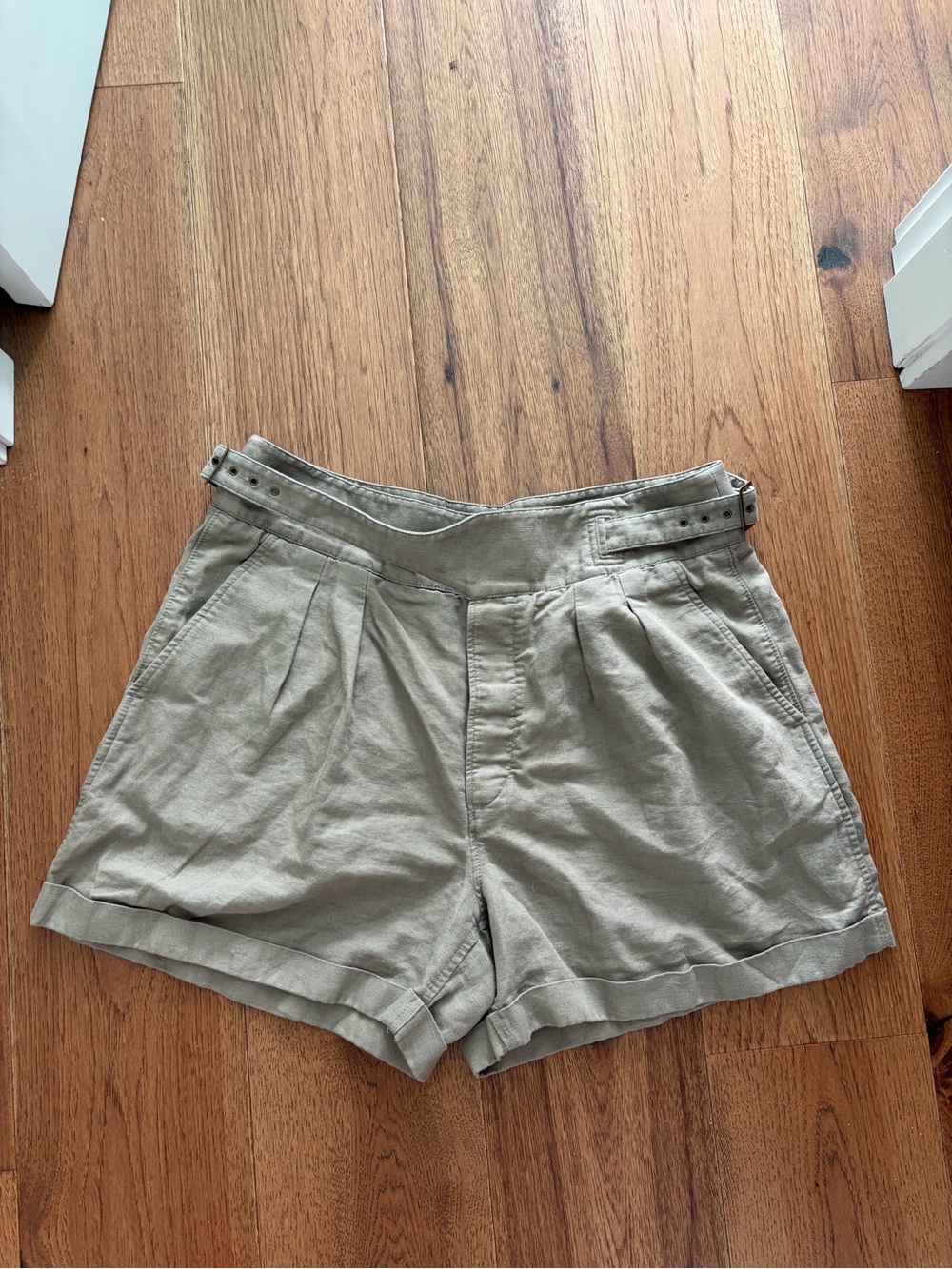 Banana Republic Linen High-Waist Pleated Safari Shorts in Khaki